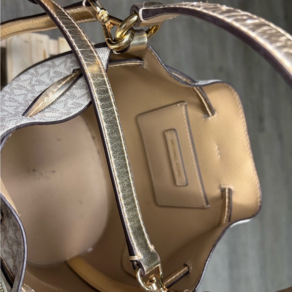 Michael Kors Cream and Gold Women's Bag - Picture 4 of 4